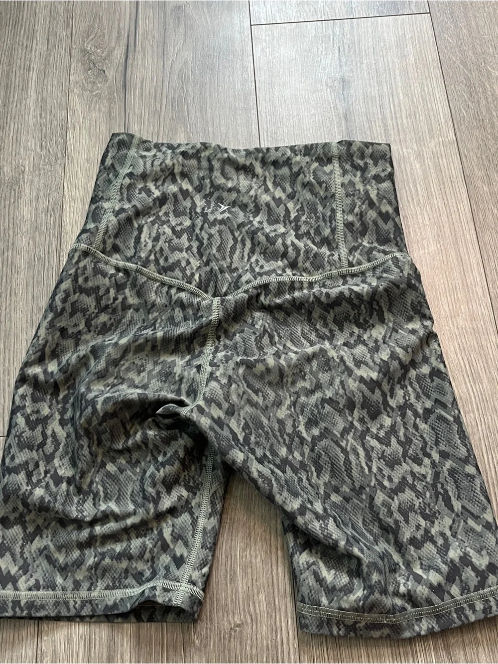 Old Navy Womens High-Waist Green Snake Print Bike Shorts Powersoft Size XS